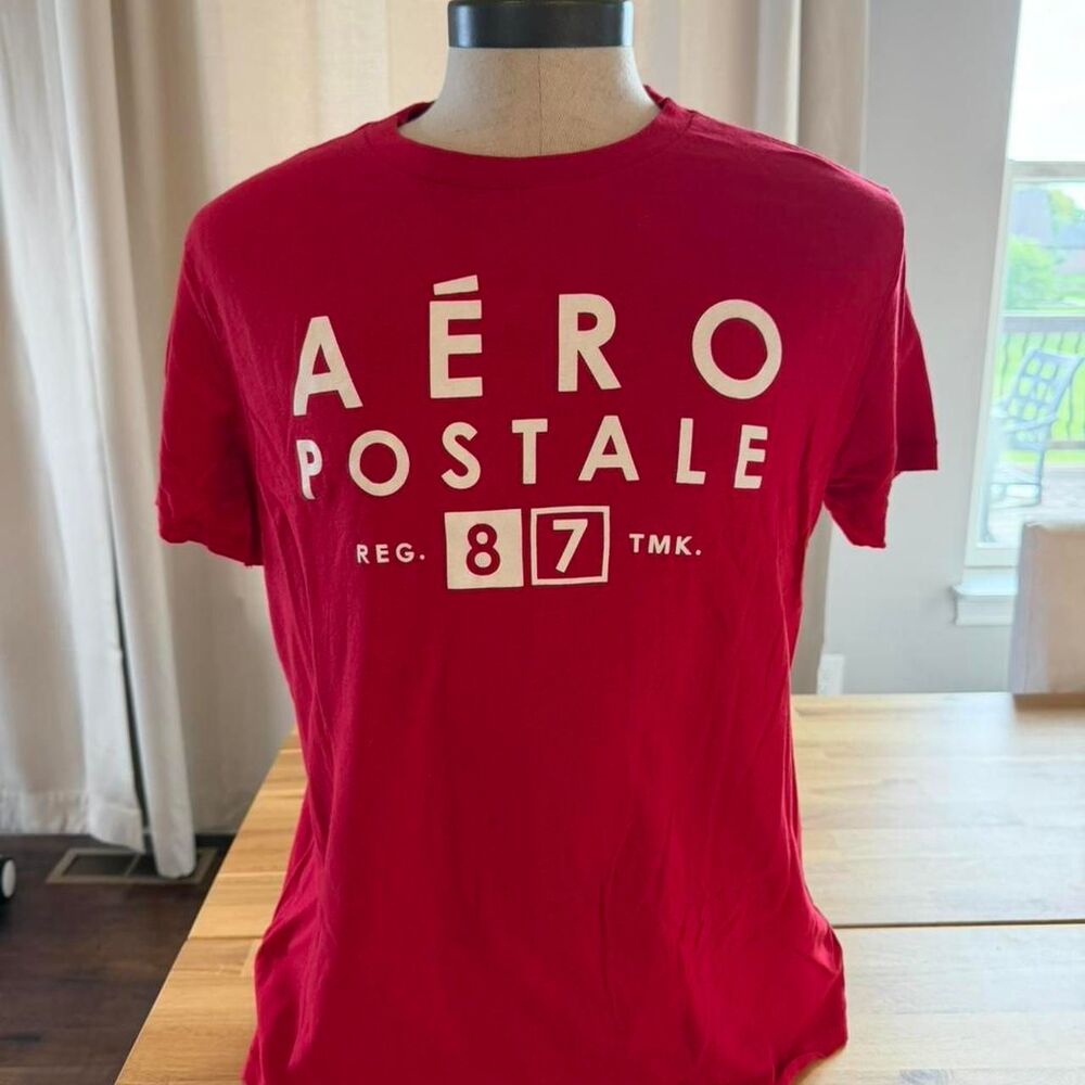 Aeropostale Men's Red T-shirt